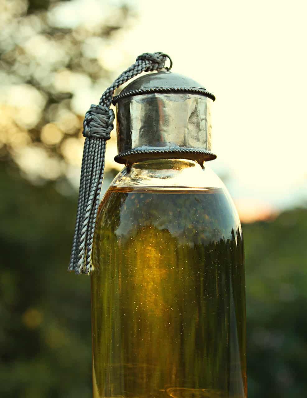 Hydrater et nourrir<br />
Cette étape est essentielle pour préserver toute la vitalité de l’épiderme<br />
